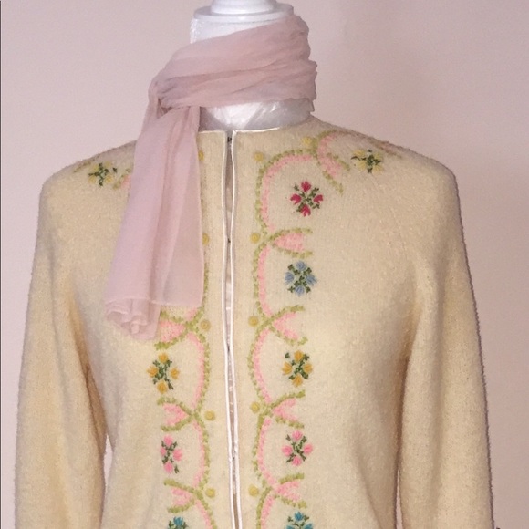 Cyn Les Sweaters - Vintage Cyn Les Cardigan Sweater w/Embroidery